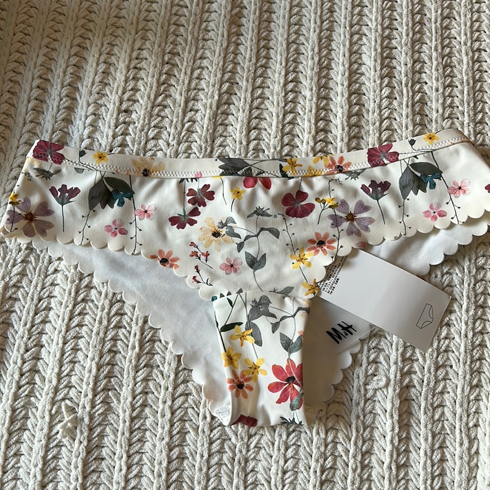 Bikini bottoms, size 4